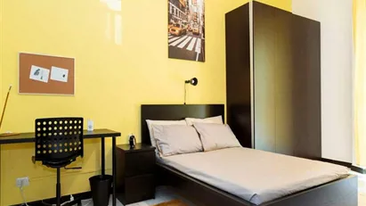 Room for rent in Milano Zona 8 - Fiera, Gallaratese, Quarto Oggiaro, Milan