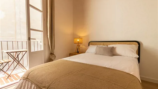 Rooms in Barcelona Eixample - photo 2