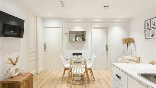 Rooms in Barcelona Eixample - photo 9