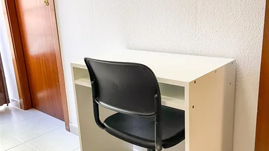 Rooms in Barcelona Ciutat Vella - photo 7