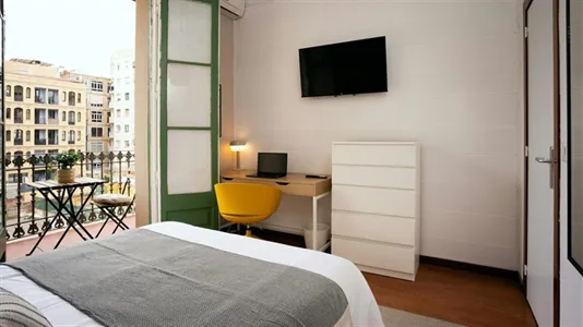 Rooms in Barcelona Eixample - photo 2