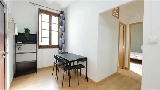 Rooms in Barcelona Ciutat Vella - photo 7