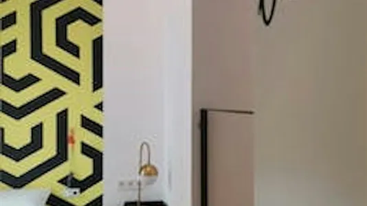 Rooms in Barcelona Ciutat Vella - photo 9