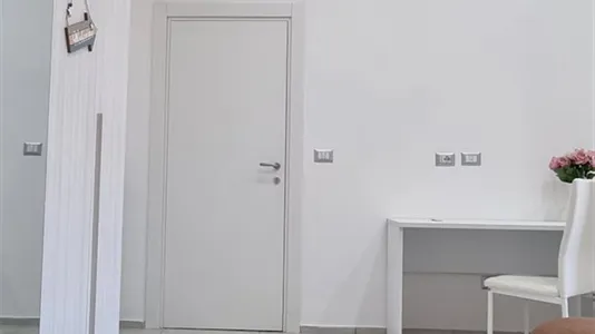 Rooms in Napoli Municipalità 4 - photo 5