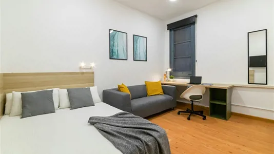 Rooms in Barcelona Ciutat Vella - photo 3
