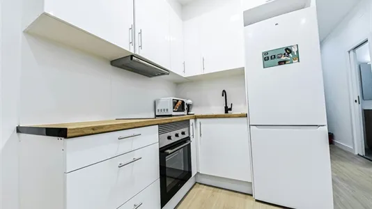 Rooms in Barcelona Sants-Montjuïc - photo 4