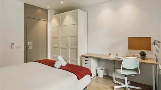 Rooms in Barcelona Eixample - photo 6