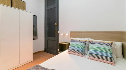 Rooms in Barcelona Ciutat Vella - photo 2