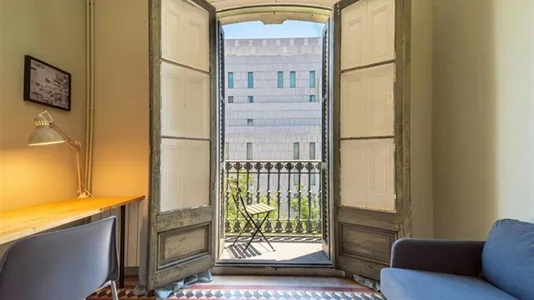 Rooms in Barcelona Eixample - photo 2