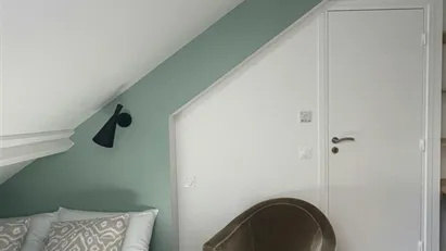 Room for rent in L'Haÿ-les-Roses, Île-de-France