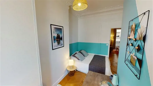 Rooms in Paris 8ème arrondissement - photo 2