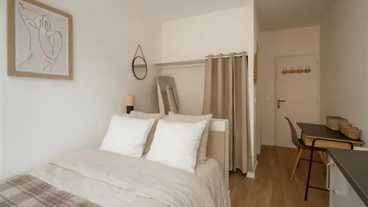 Apartments in Paris 18ème arrondissement - Montmartre - photo 2