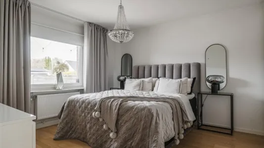 Houses in Örebro - photo 4