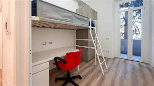 Rooms in Milano Zona 8 - Fiera, Gallaratese, Quarto Oggiaro - photo 2