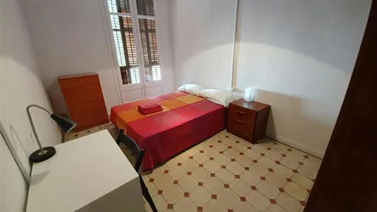 Rooms in Barcelona Ciutat Vella - photo 2