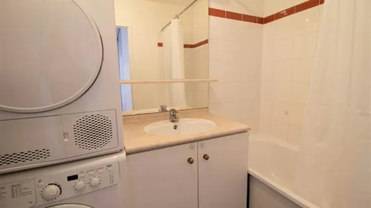 Rooms in Saint-Denis - photo 9