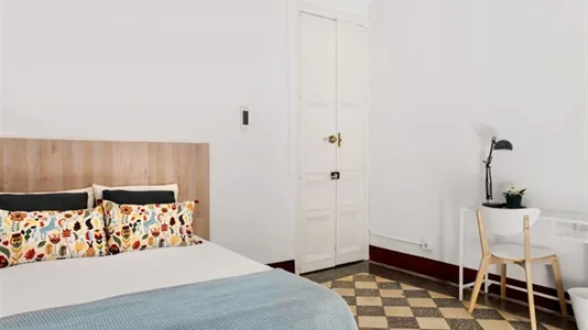 Rooms in Barcelona Ciutat Vella - photo 9