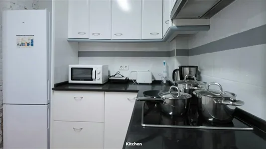 Rooms in Barcelona Eixample - photo 5