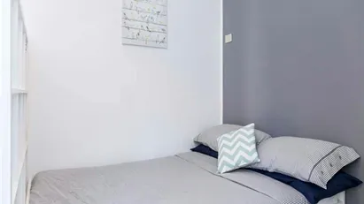 Room for rent in Milano Zona 6 - Barona, Lorenteggio, Milan