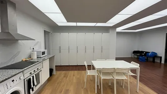 Rooms in Barcelona Eixample - photo 8