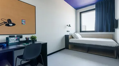 Room for rent in Napoli Municipalità 4, Naples