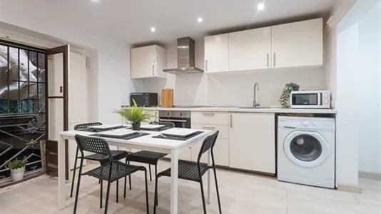 Rooms in Barcelona Ciutat Vella - photo 8