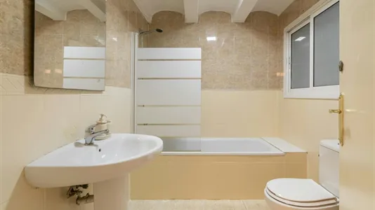 Rooms in Barcelona Ciutat Vella - photo 7