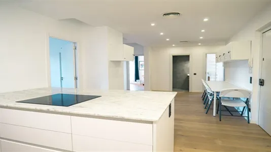 Rooms in Barcelona Ciutat Vella - photo 8