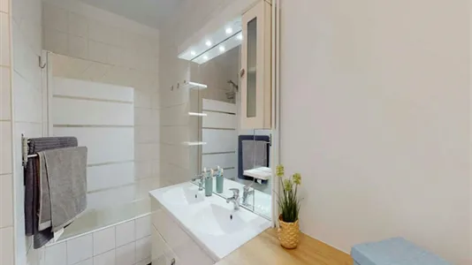 Rooms in Paris 10ème arrondissement - photo 9