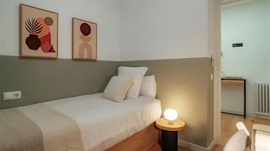 Rooms in Barcelona Eixample - photo 2