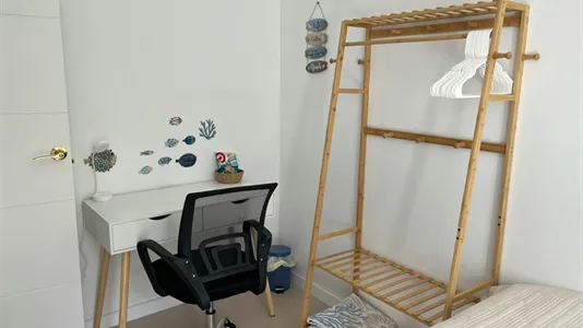 Rooms in Barcelona Ciutat Vella - photo 9