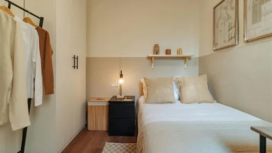 Rooms in Barcelona Ciutat Vella - photo 3