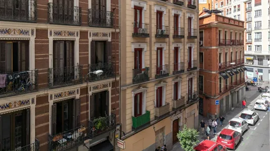 Rooms in Madrid Centro - photo 8