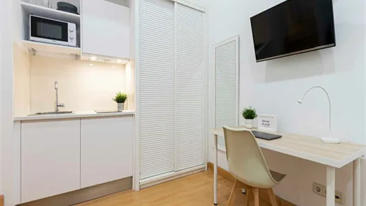 Rooms in Madrid Centro - photo 7