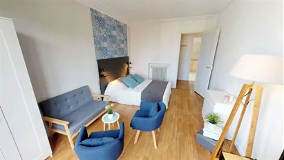 Room for rent in Boulogne-Billancourt, Île-de-France