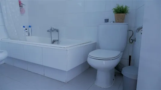 Rooms in Barcelona Eixample - photo 9