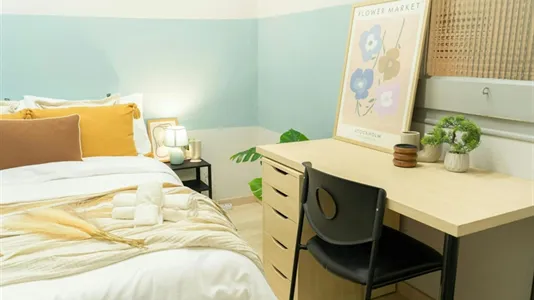 Rooms in Barcelona Ciutat Vella - photo 5