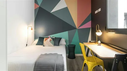 Rooms in Barcelona Ciutat Vella - photo 8