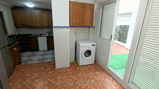 Rooms in Almería - photo 7