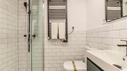 Rooms in Madrid Centro - photo 8