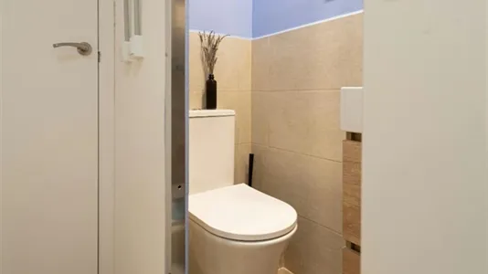 Rooms in Barcelona Ciutat Vella - photo 8