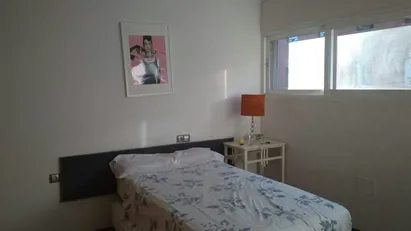 Room for rent in Los Bermejales, Andalucía