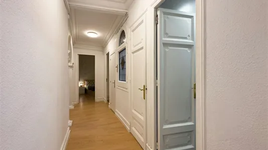 Rooms in Barcelona Ciutat Vella - photo 10