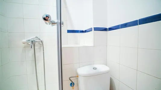 Rooms in Madrid Centro - photo 9