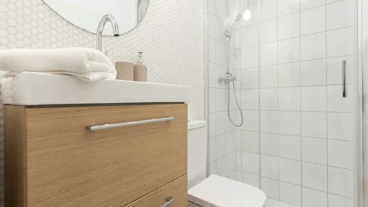 Rooms in Madrid Centro - photo 9