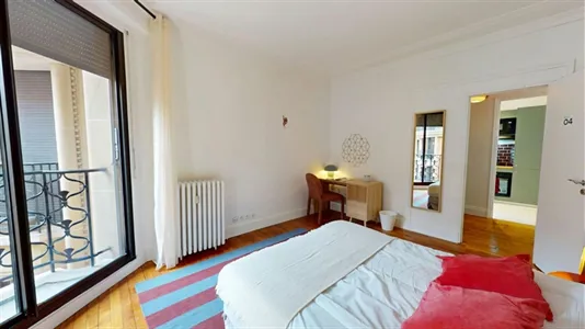 Rooms in Paris 8ème arrondissement - photo 3