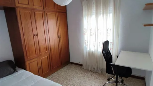 Rooms in Zaragoza - photo 2