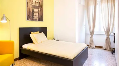Room for rent in Milano Zona 8 - Fiera, Gallaratese, Quarto Oggiaro, Milan