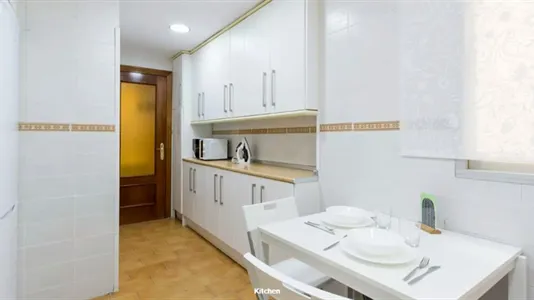 Rooms in Madrid Centro - photo 8