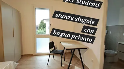 Room for rent in Albignasego, Veneto